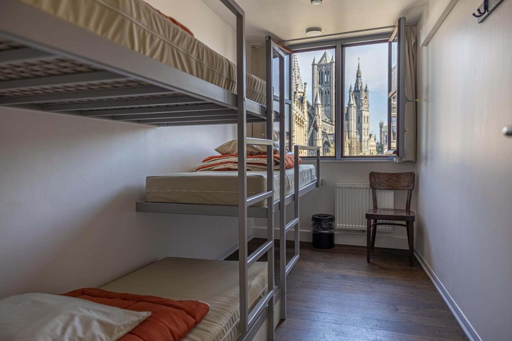 Habitación Privada Pequeña con 3 camas y vistas especiales